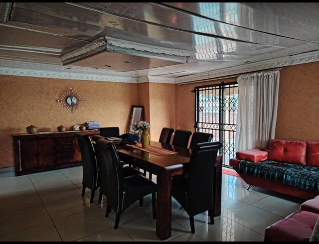 4 BEDROOM HOUSE FOR SALE IN LENASIA SOUTH